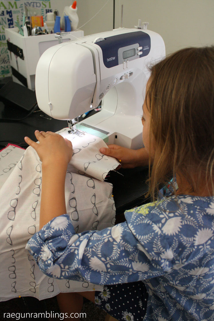 Perfect way to teach kids how to sew. 15 minute reversible placemat tutorial and free pattern